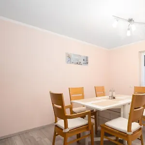 Familienfreundliche 3-zimmer-ferienwohnung Saal